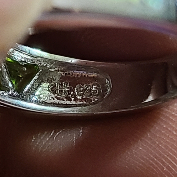Vintage Suzanne Somers Peridot Mini Trillion Cut Size 8 Silver Ring - Picture 7 of 11